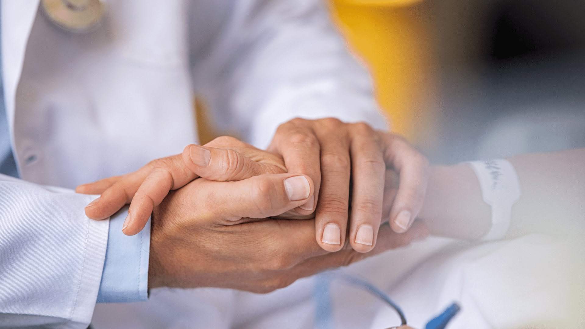 Surgeon shakes hands with happy patient in ASC. Transcription lowers the surgeon's work stress.